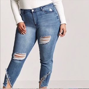 Plussize Forever21 distressed jeans w/silver rings